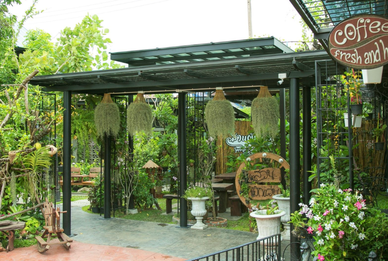 “สวนผักแว่น” ร้านอาหารที่เกิดจากความรัก และต้องการสร้างพื้นที่สีเขียวให้กับแขกผู้มาเยือน