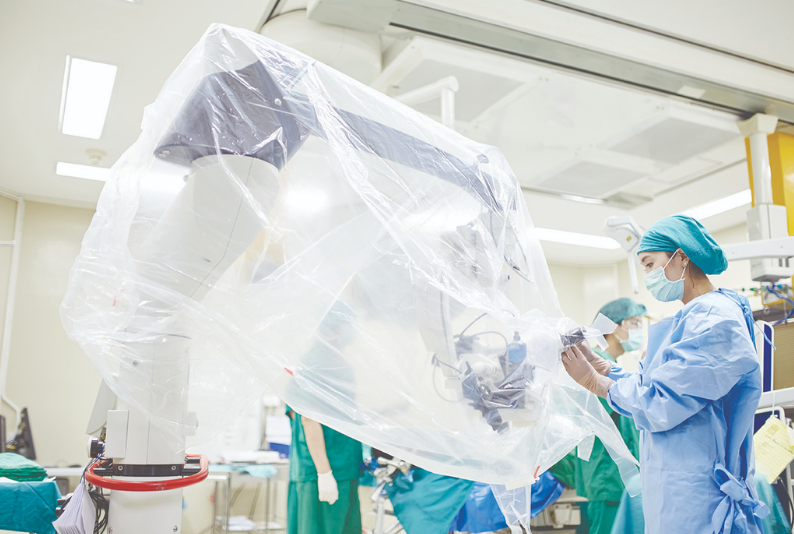 ร่วมคิด ร่วมใช้ ร่วมพัฒนา สู่นวัตกรรม “ถุงคลุมกล้องผ่าตัดสมอง” ช่วยคนไทยเข้าถึงบริการทางการแพทย์